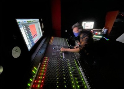 Canadore 大學(xué)其錄音工程--音樂制作課程選用 Solid State Logic ORIGIN 為學(xué)生提供模擬調(diào)音臺體驗(yàn)